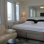 Western Apollo Hotel 3*