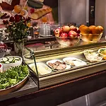 Western Apollo Hotel 3*