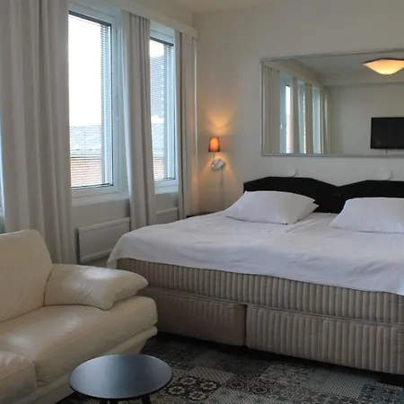 Western Apollo Hotel 3*